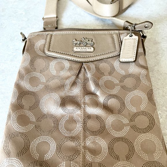 Coach Signature Cross-body Swing-pack Handbag - Picture 5 of 6